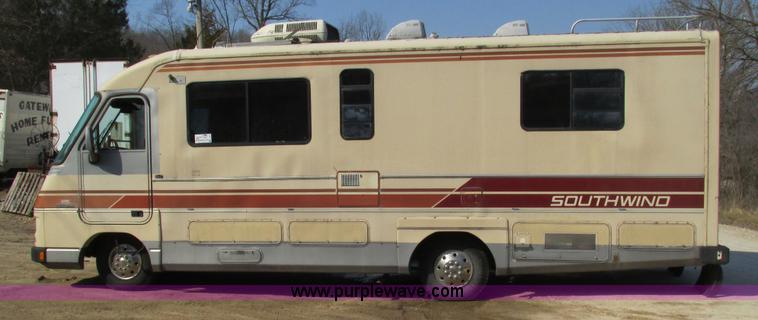 image for item I3062 1987 Chevrolet P30 Fleetwood/Southwind RV