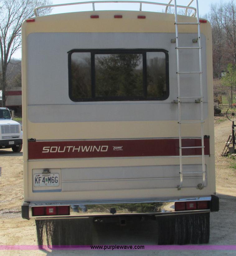 image for item I3062 1987 Chevrolet P30 Fleetwood/Southwind RV