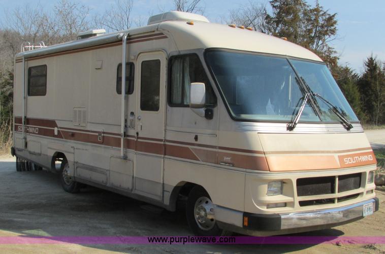 image for item I3062 1987 Chevrolet P30 Fleetwood/Southwind RV