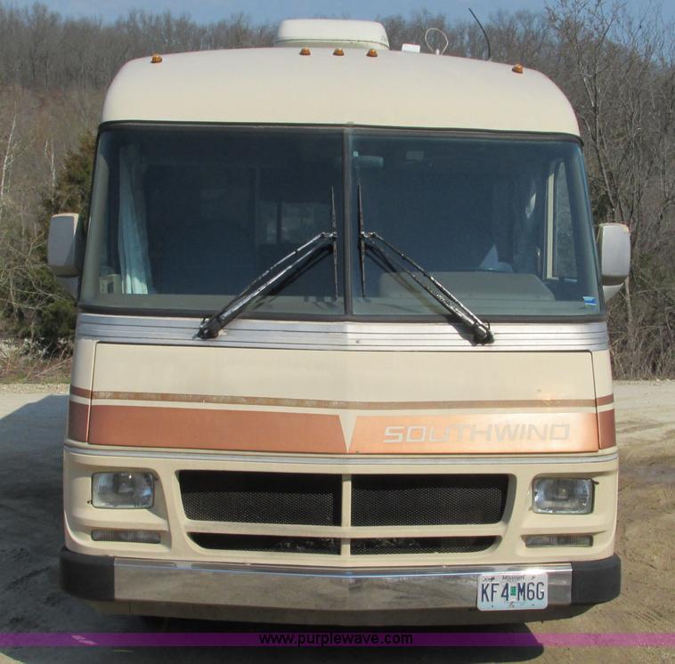 image for item I3062 1987 Chevrolet P30 Fleetwood/Southwind RV