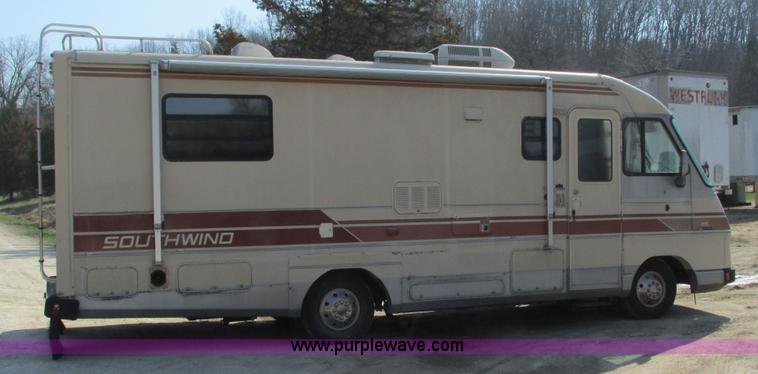 image for item I3062 1987 Chevrolet P30 Fleetwood/Southwind RV