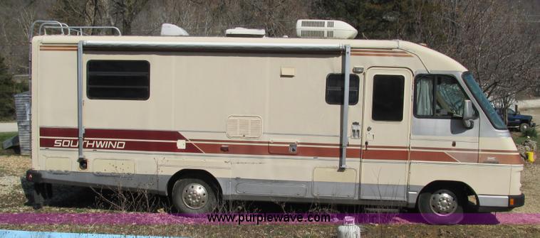 image for item I3062 1987 Chevrolet P30 Fleetwood/Southwind RV