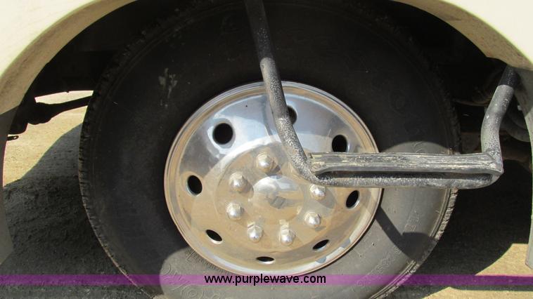 image for item I3062 1987 Chevrolet P30 Fleetwood/Southwind RV