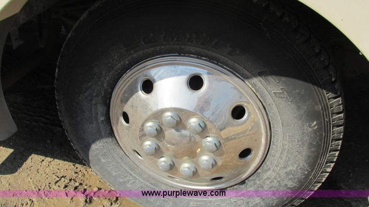 image for item I3062 1987 Chevrolet P30 Fleetwood/Southwind RV