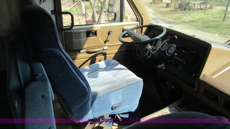 image for item I3062 1987 Chevrolet P30 Fleetwood/Southwind RV