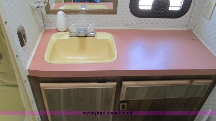 image for item I3062 1987 Chevrolet P30 Fleetwood/Southwind RV