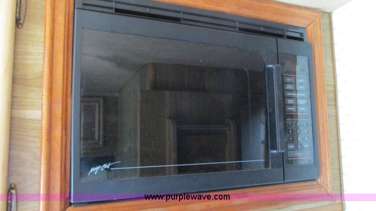 image for item I3062 1987 Chevrolet P30 Fleetwood/Southwind RV