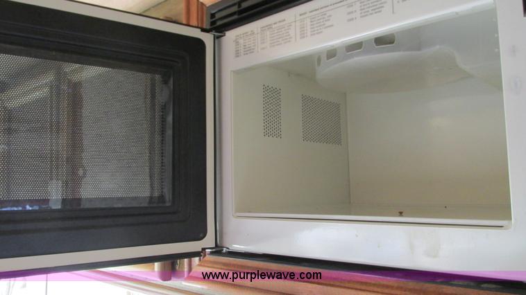 image for item I3062 1987 Chevrolet P30 Fleetwood/Southwind RV