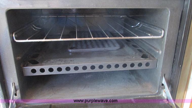 image for item I3062 1987 Chevrolet P30 Fleetwood/Southwind RV