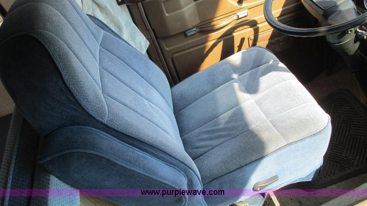 image for item I3062 1987 Chevrolet P30 Fleetwood/Southwind RV