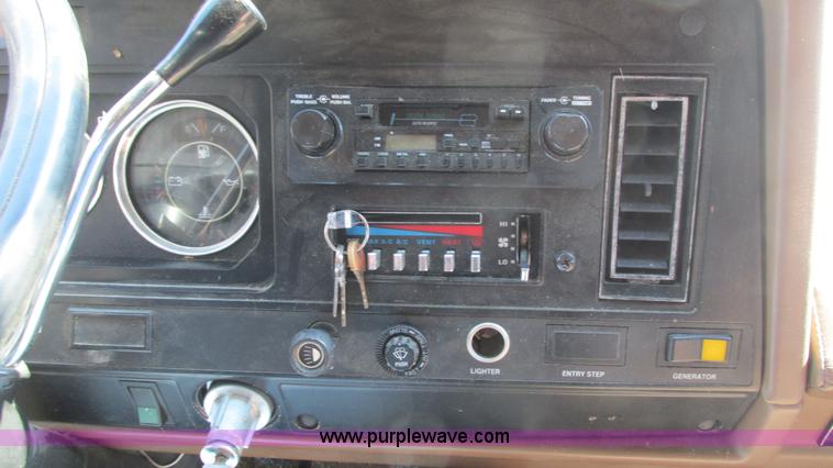 image for item I3062 1987 Chevrolet P30 Fleetwood/Southwind RV