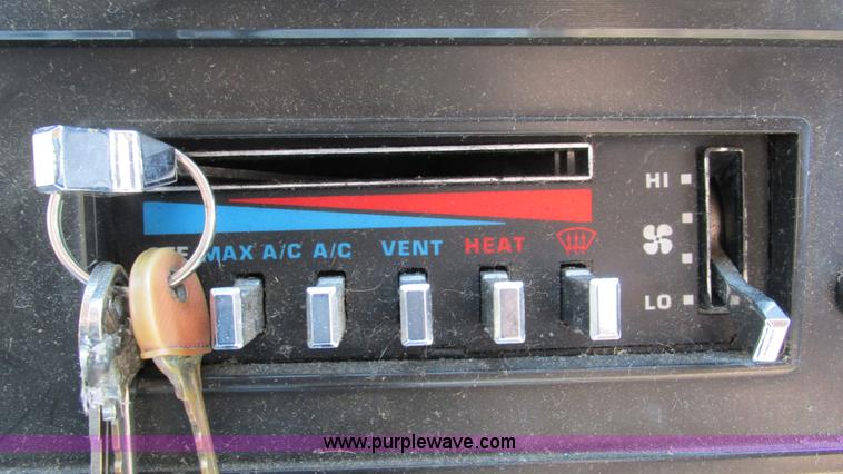 image for item I3062 1987 Chevrolet P30 Fleetwood/Southwind RV