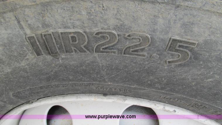 image for item I3069 2005 International 7300 truck cab and chassis