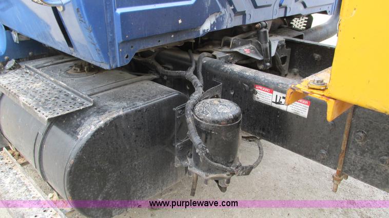 image for item I3069 2005 International 7300 truck cab and chassis