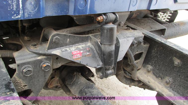 image for item I3069 2005 International 7300 truck cab and chassis