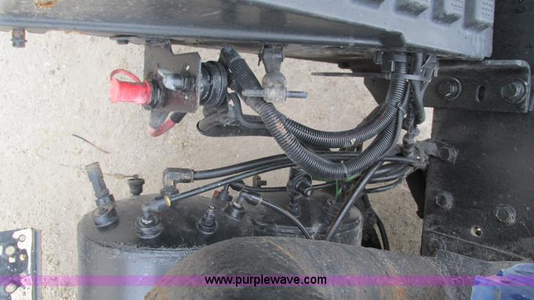 image for item I3069 2005 International 7300 truck cab and chassis