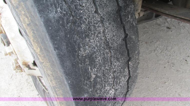 image for item I3069 2005 International 7300 truck cab and chassis