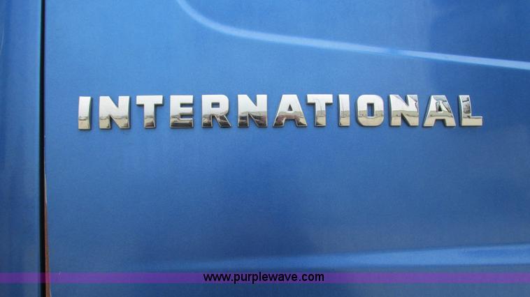 image for item I3069 2005 International 7300 truck cab and chassis