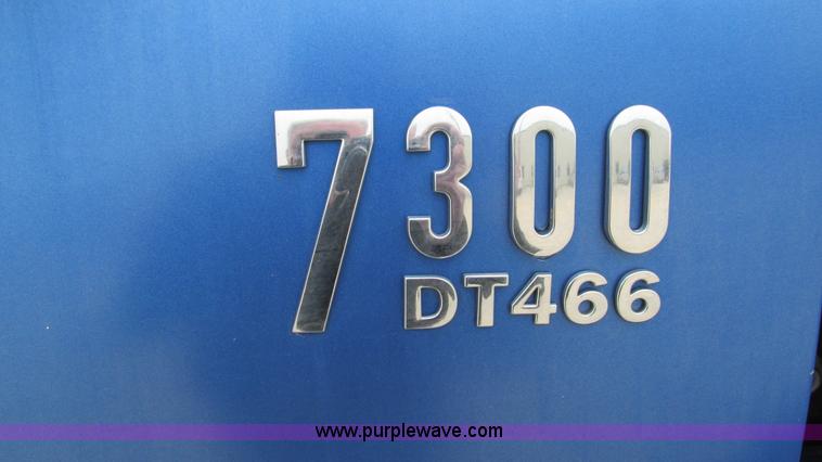 image for item I3069 2005 International 7300 truck cab and chassis