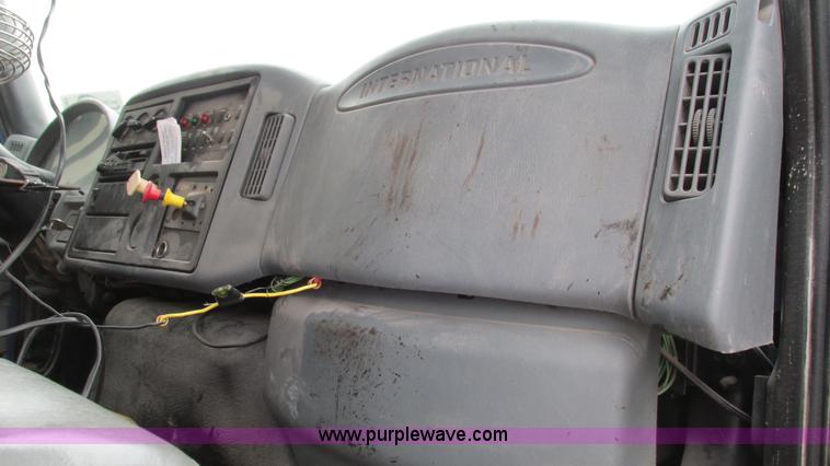 image for item I3069 2005 International 7300 truck cab and chassis