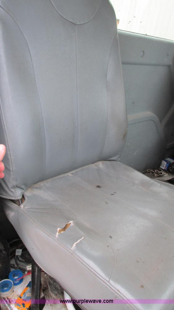 image for item I3069 2005 International 7300 truck cab and chassis