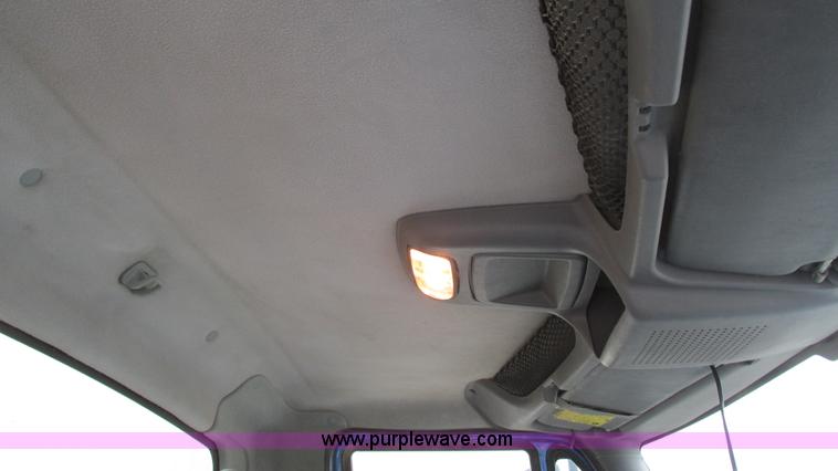 image for item I3069 2005 International 7300 truck cab and chassis