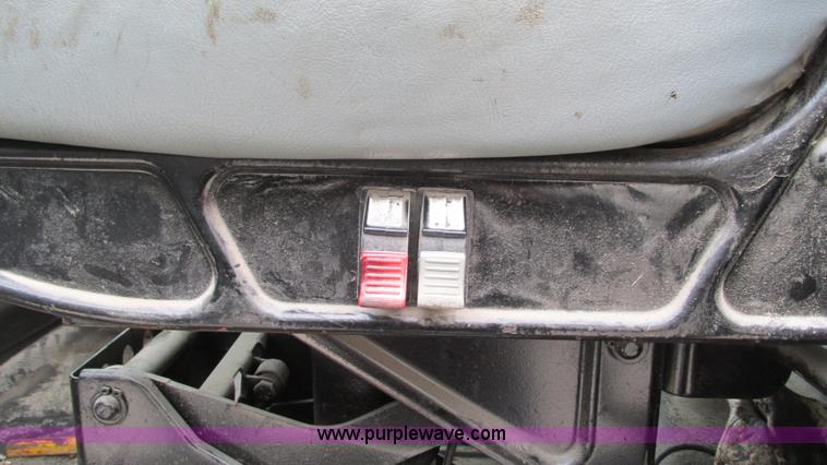 image for item I3069 2005 International 7300 truck cab and chassis