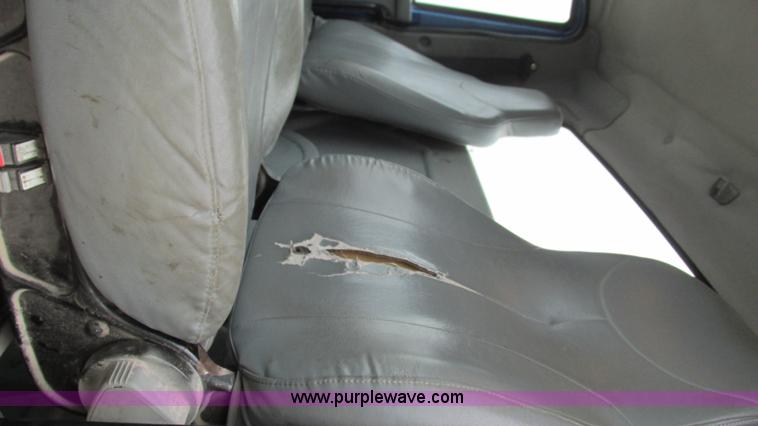 image for item I3069 2005 International 7300 truck cab and chassis