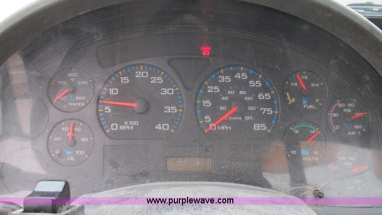 image for item I3069 2005 International 7300 truck cab and chassis