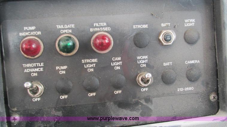 image for item I3069 2005 International 7300 truck cab and chassis