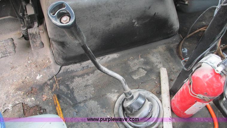 image for item I3069 2005 International 7300 truck cab and chassis