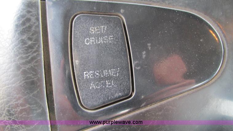 image for item I3069 2005 International 7300 truck cab and chassis