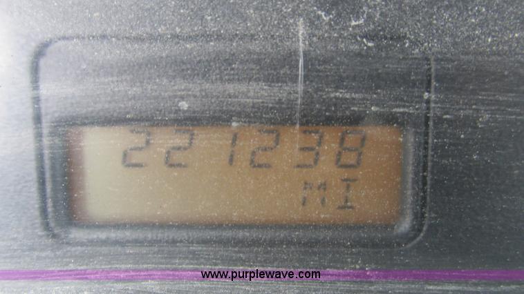 image for item I3069 2005 International 7300 truck cab and chassis