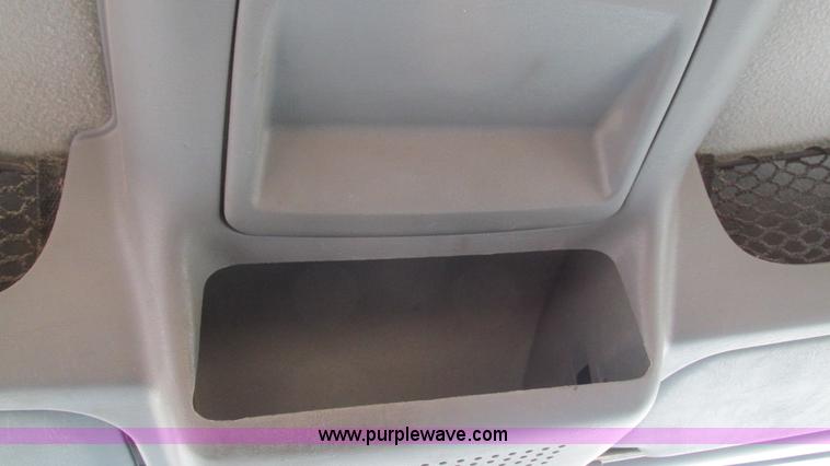 image for item I3069 2005 International 7300 truck cab and chassis