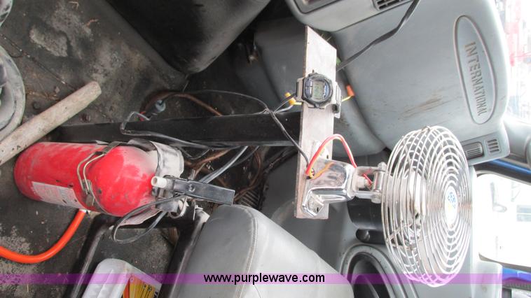 image for item I3069 2005 International 7300 truck cab and chassis