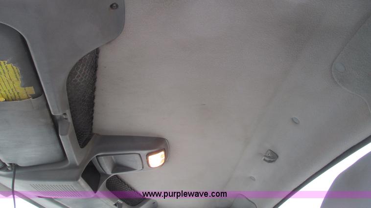 image for item I3069 2005 International 7300 truck cab and chassis