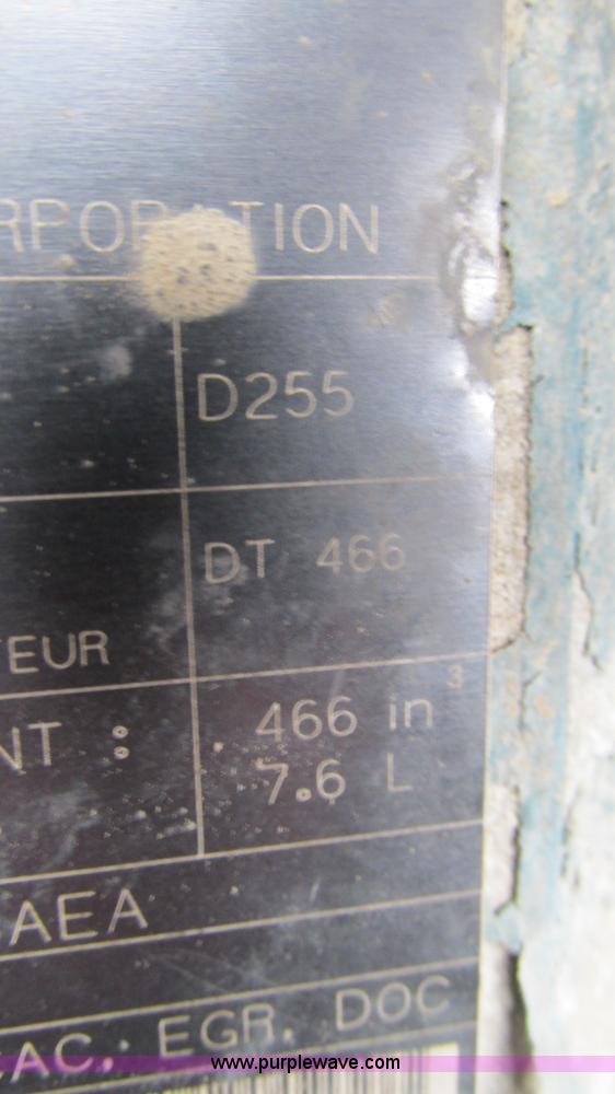 image for item I3069 2005 International 7300 truck cab and chassis