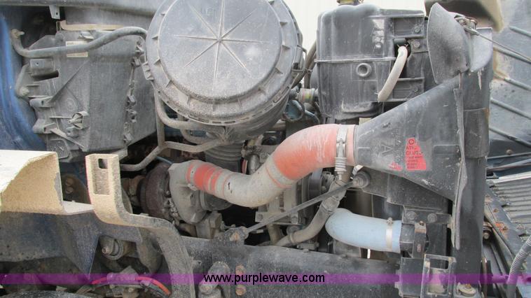 image for item I3069 2005 International 7300 truck cab and chassis