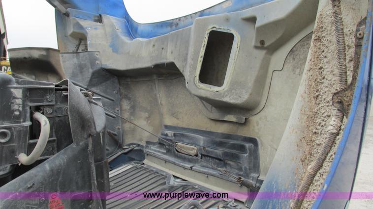 image for item I3069 2005 International 7300 truck cab and chassis