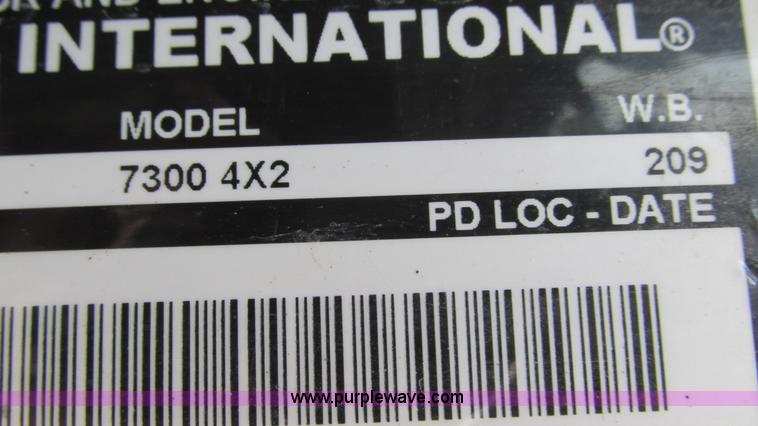 image for item I3069 2005 International 7300 truck cab and chassis