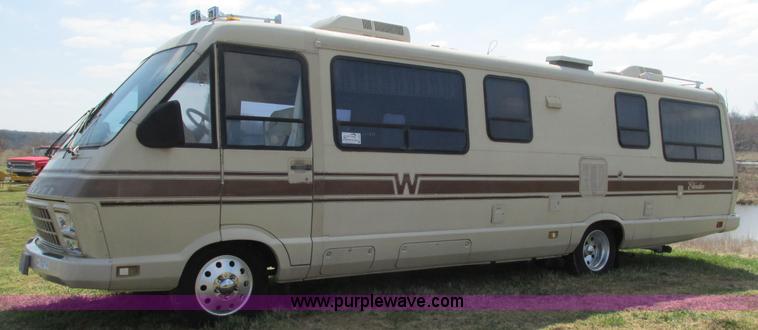 image for item I3073 1984 Chevrolet P30 Winnebago Elandan