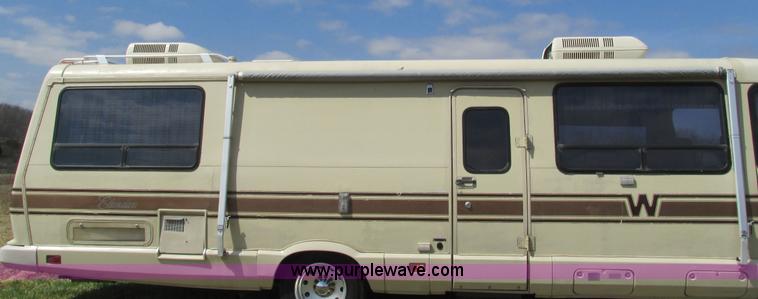 image for item I3073 1984 Chevrolet P30 Winnebago Elandan