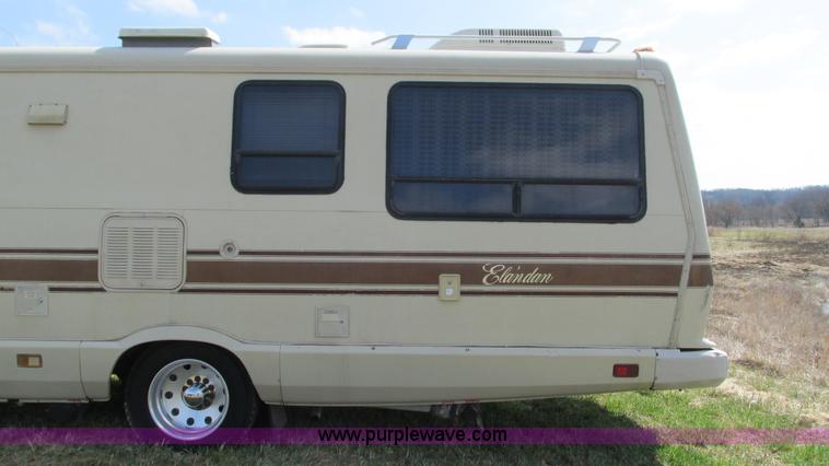 image for item I3073 1984 Chevrolet P30 Winnebago Elandan