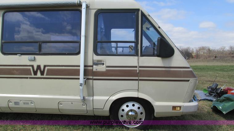 image for item I3073 1984 Chevrolet P30 Winnebago Elandan