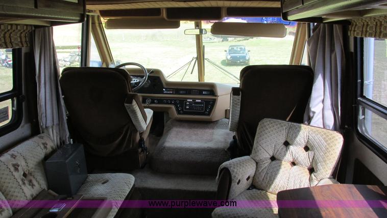 image for item I3073 1984 Chevrolet P30 Winnebago Elandan