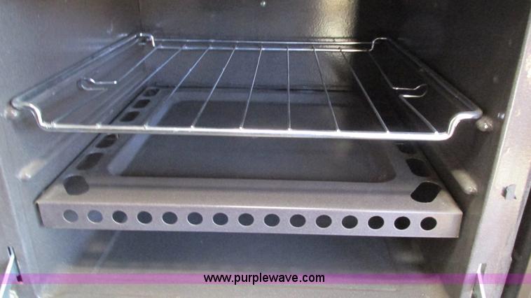 image for item I3073 1984 Chevrolet P30 Winnebago Elandan