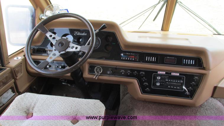 image for item I3073 1984 Chevrolet P30 Winnebago Elandan