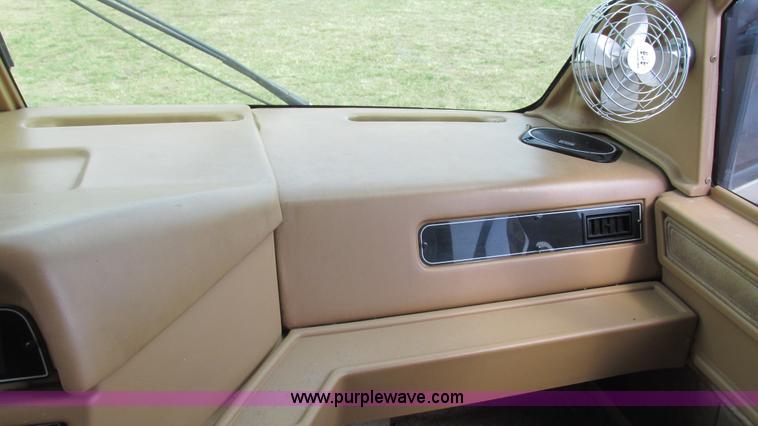 image for item I3073 1984 Chevrolet P30 Winnebago Elandan