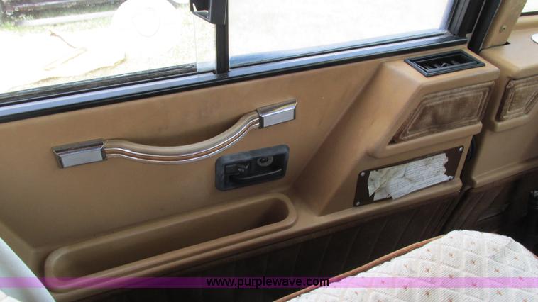 image for item I3073 1984 Chevrolet P30 Winnebago Elandan