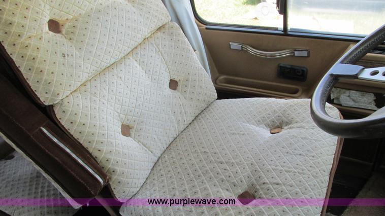 image for item I3073 1984 Chevrolet P30 Winnebago Elandan